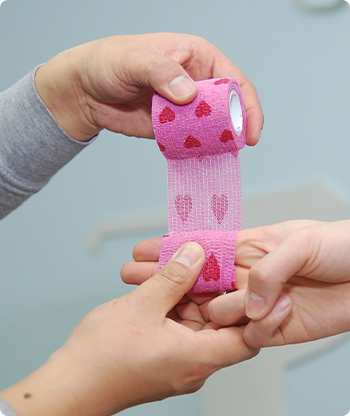 ผ้าพันแผลแบบมีกาวในตัวแบบยืดหยุ่น